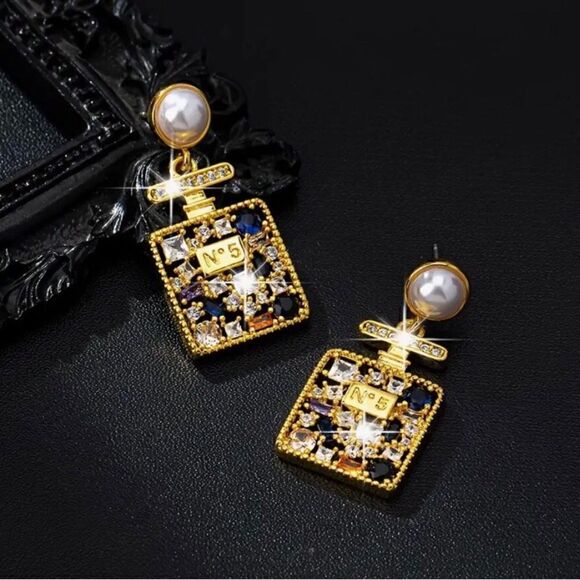 💙 NEW sparkling & stylish crystal embellished drop dangle earrings 💙 - Picture 1 of 5